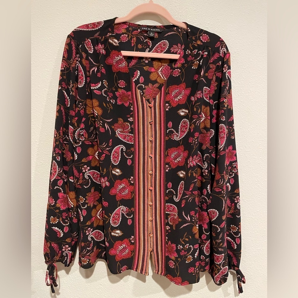 Zac & Rachel black floral print button down blouse. Size XL